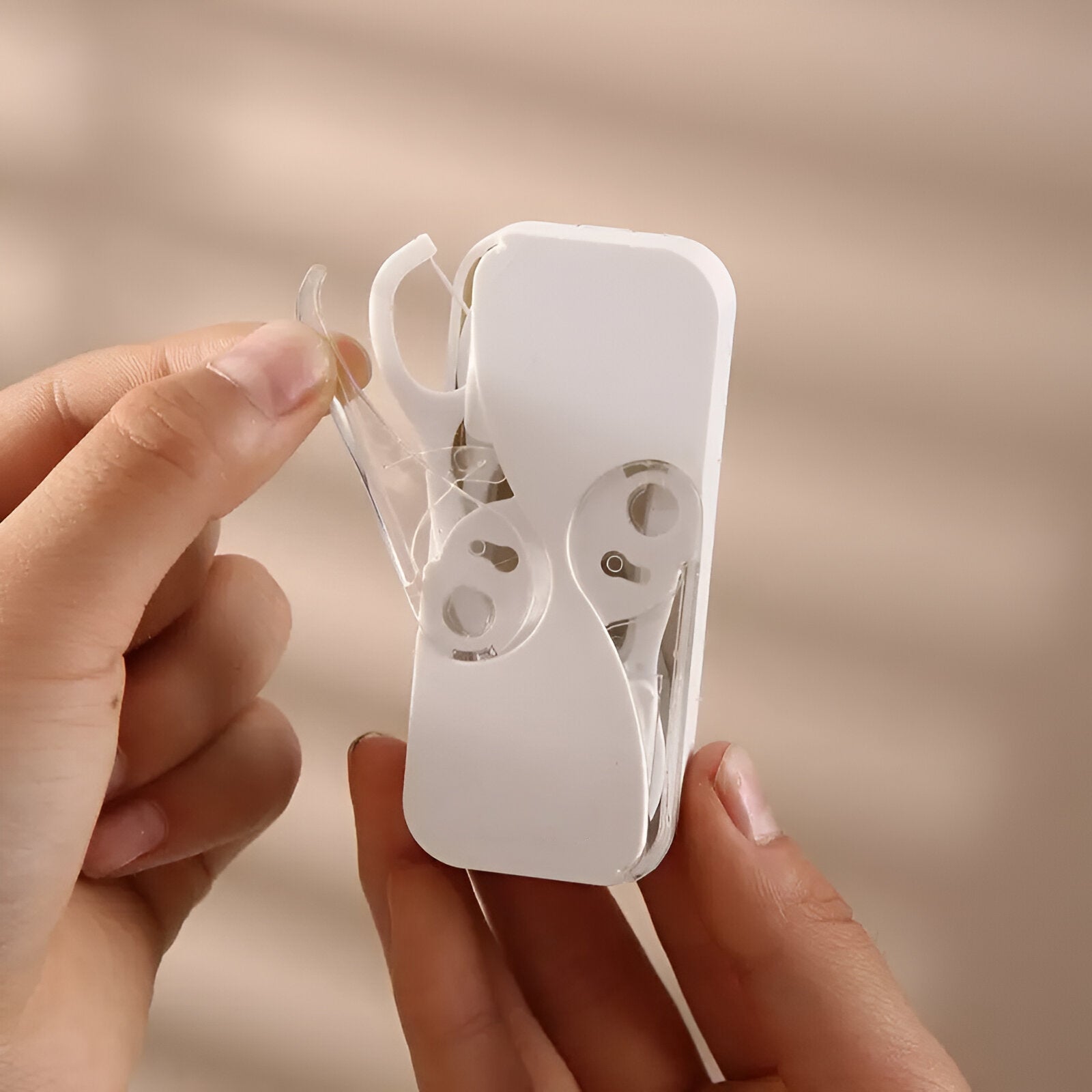 Portable Floss Dispenser - Comari Oral Care 